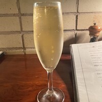 カルネジーオ イースト - 