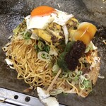 Okonomiyaki Hirano - ソバライス、パティ、チェダーチーズ、エッグ、月見団子、この後ポテト添えます