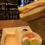 カフェ・ド・クリエ - トーストサンドモーニング ハムタマゴ