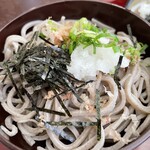 松本蕎麦店 - 割子蕎麦に薬味を乗せて