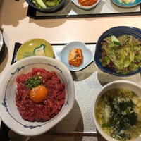 牛刺しと焼肉 仔虎 クリスロード店 - 