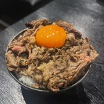 広尾 焼肉 暴飲暴食 - カルビロース（タレ）をオンザライス