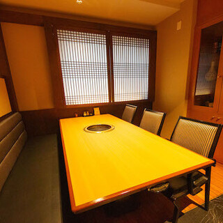 全席個室の2階席は落ち着いた照明が心地よい空間◆貸切も応相談