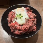 RED OX - ローストビーフ丼（中盛） 1,000円