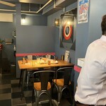 S.B.DINER-KOBE - カウンター席とテーブル席があります。ファミリーでもおひとり様でも利用しやすいですね！