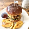 1010 TEN・TO - ハリッサバーガーにチェダーチーズトッピング