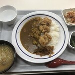 北大生協の食堂 北部食堂 - 唐揚げカレー・中（462円）、旨辛豆腐（132円）、豚汁（88円）、ほうれん草ゴマあえ（66円）