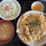 定食屋 六宝亭 - かつ丼（ご飯少なめ）800円→770円
