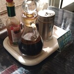 メロディー - 粉チーズは胡椒の入れ物