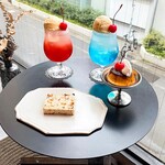 Drip - 自家製喫茶店プリン
                        オレンジとアーモンドのカッサータ
                        晴れの日クリームソーダ
                        夕焼けクリームソーダ