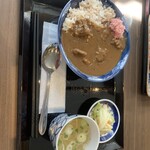 Gyuutan Taishuusakaba Bekotan - 肉すじ煮込みカレー