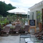 ココ・ファーム・カフェ - （屋外のカフェ席）