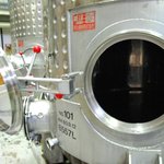 ココ・ファーム・カフェ - （見学コース）これは安価なタイプのワイン用の貯蔵タンク