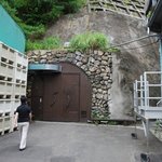 ココ・ファーム・カフェ - （見学コース）斜面を利用した倉庫