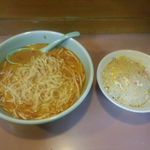 辛みそらーめん+半チャーハン