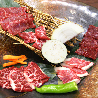 Great for those who are trying horse meat for the first time! Horse sashimi grilled course 4,400 yen