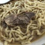 仙台中華そば 銘店嘉一 - 親鶏チャーシューは2枚。自家製中太ウェーブ麺は剛麺です。