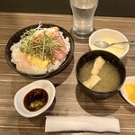 Sousakuizakayamaruku - 2代目賄い海鮮丼980円