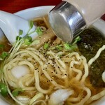 Ramen Nihonichi - コショウを振り掛け