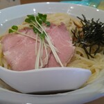 中華そば たかばん - 冷し煮干つけ麺 950円 にんにく醤油丼 250円