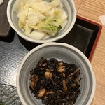 UOHARU - たっぷりの漬物と小鉢