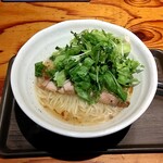 麺場 浜虎 - 朝塩そば野菜盛った状態