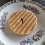 鼓月 - 料理写真:看板商品の「千寿せんべい」