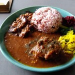 Spice curry mokuromi - 魯肉飯とポークの二種盛り