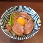 メヂカそば 吟魚 - 鴨チャーシューごはん　鴨が半端ない！