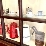 カフェ・ド・ランブル - 右端のデミタスは、珈琲が透けるほど薄いらしい