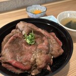 池三郎 - 牛丼(玉子付き)