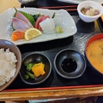 屋台居酒屋 大阪 満マル - お刺身定食880円税込み