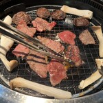 Yakiniku Tabehoudai Kangeki Dondon - 