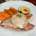 キッチン ブルー グローブ - ひめ鯛のポワレのアップ