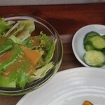 キッチン ブルー グローブ - サラダ、おしんこのアップ