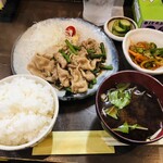 家庭料理居酒屋 よってって - ♪豚肉とニンニクの芽定食¥700