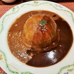 グリル マルヨシ - デミグラスとカレー、2色のソースがエレガントで美しい！とろとろ柔らかな食感にとろける特製ロールキャベツ