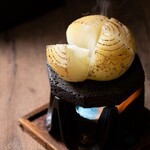 Awaji onion Yogan-yaki (roasted on a hot stone)