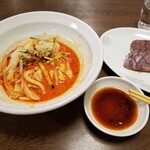 凡記 西安肉夾モー - 中盤・全体図。