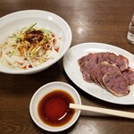 凡記 西安肉夾モー - 提供時・全体図。