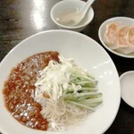 天鴻餃子房 - ジャージャー麺と餃子３個セット