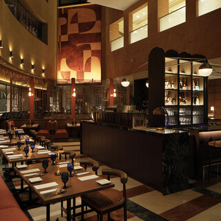 Dine in an elegant post-modern space. Compatible with various scenes