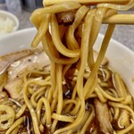 中華そば土屋商店 - 　漆黒に染まった自家製太麺