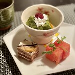 Hakone Fuura - 一、御水菓子
                      『抹茶わらび餅』
                      『山桃』
                      『すいか』
                      『メープルカスタードケーキ』