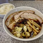 中華そば土屋商店 - 　　チャーシューはスープの下にも有り　　　　　　　　　　　　　白ご飯小150円と