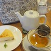紅茶専門店 Ｔｅａ Ｈｏｌｉｃ - 紅茶とケーキのセット