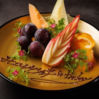 【誕生日・記念日】アニバーサリープレートや肉ケーキで粋な演出