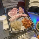 Kankoku Yakiniku Tonton - 