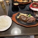 肉の万世 - ハンバーグ+カットステーキ(ミニビーフシチュー付き)
