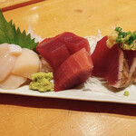 Sushi Sada - 刺身は帆立と鮪赤身と鰹